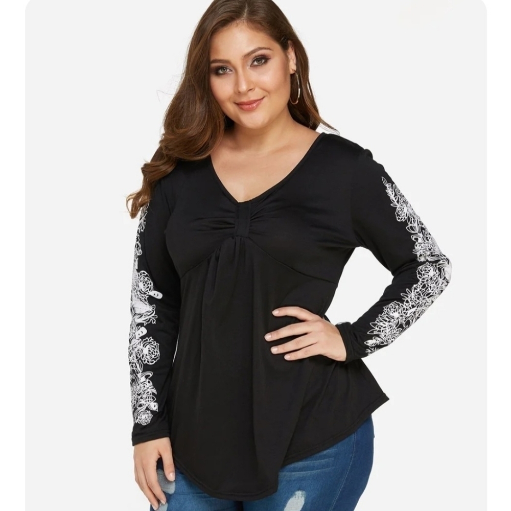 Venus long sleeve shirt flowers on sleeve, v-neck gathered bustline size L